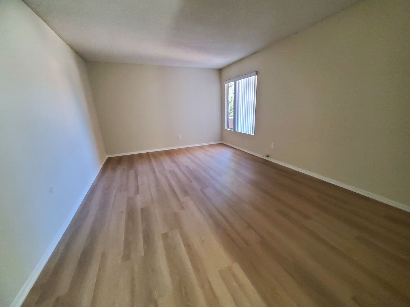 Valley Village Apartment: 12411 Magnolia Blvd