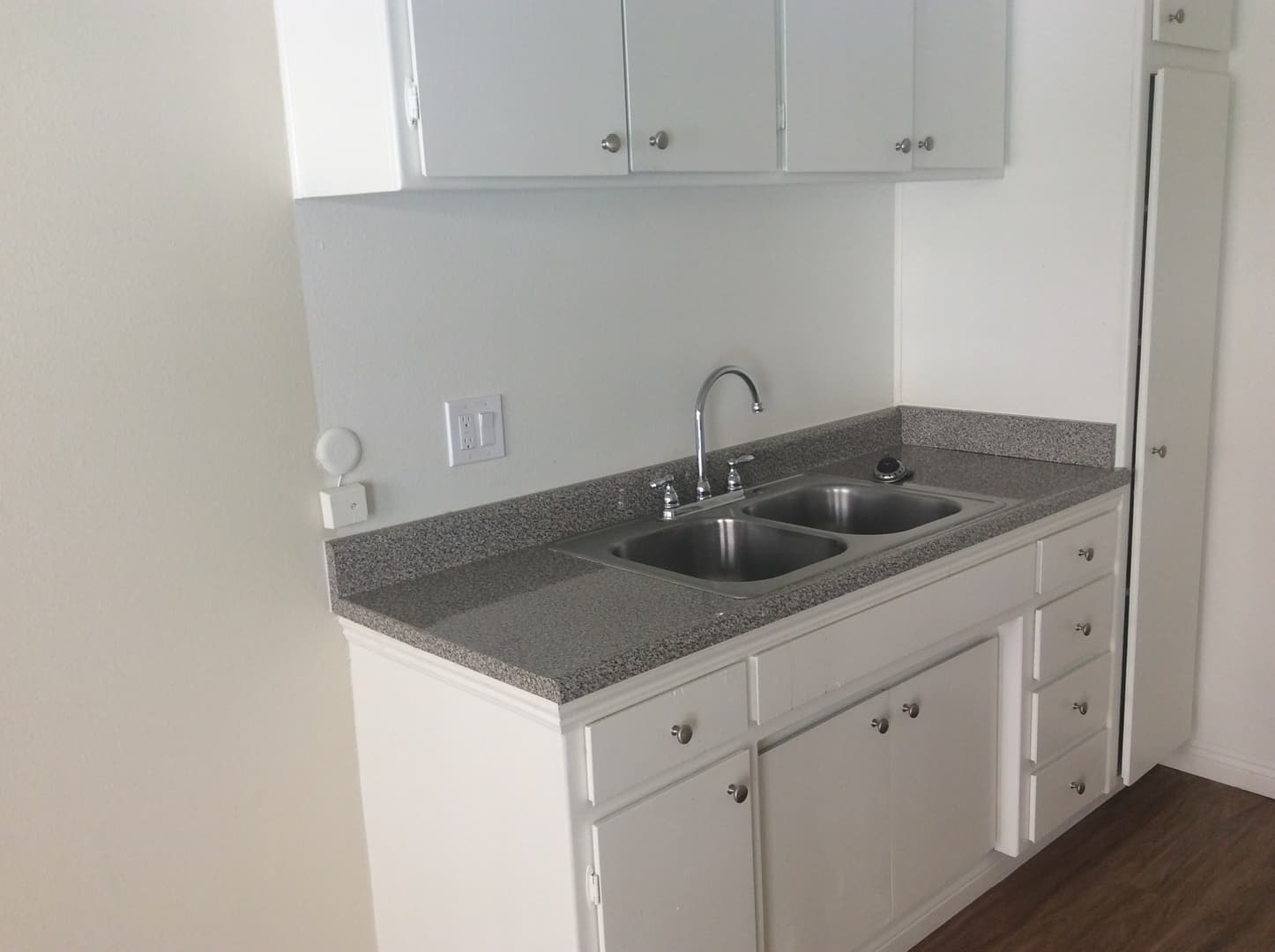 Canoga Park Apartment: 8360 Northgate Avenue
