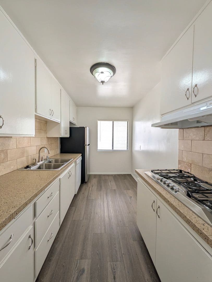 Sherman Oaks Apartment: 14646 Dickens Street