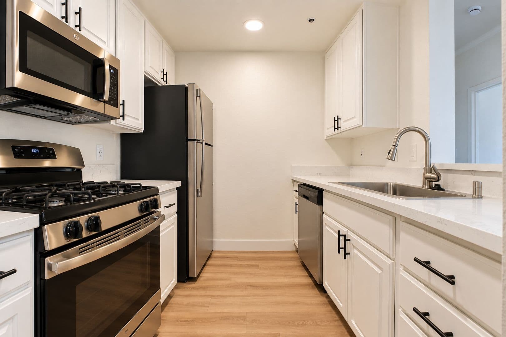 North Hollywood Apartment: 11473 Riverside Drive