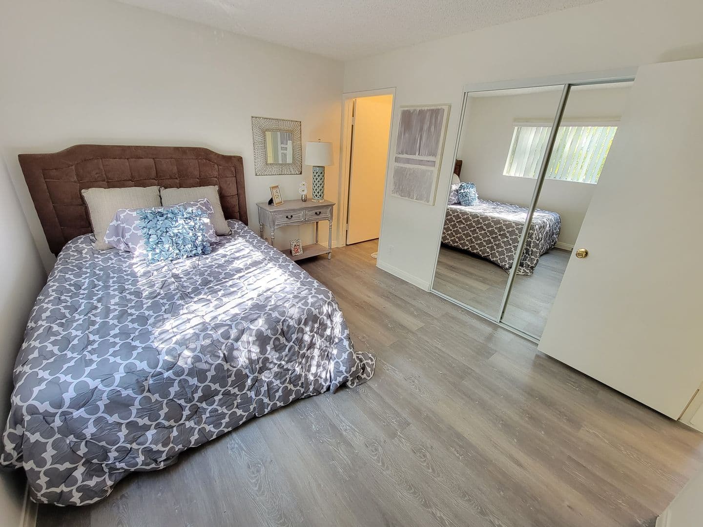 Northridge Apartment: 8808 Darby Ave.