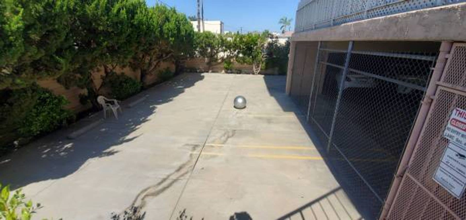 Valley Village Apartment: 12411 Magnolia Blvd