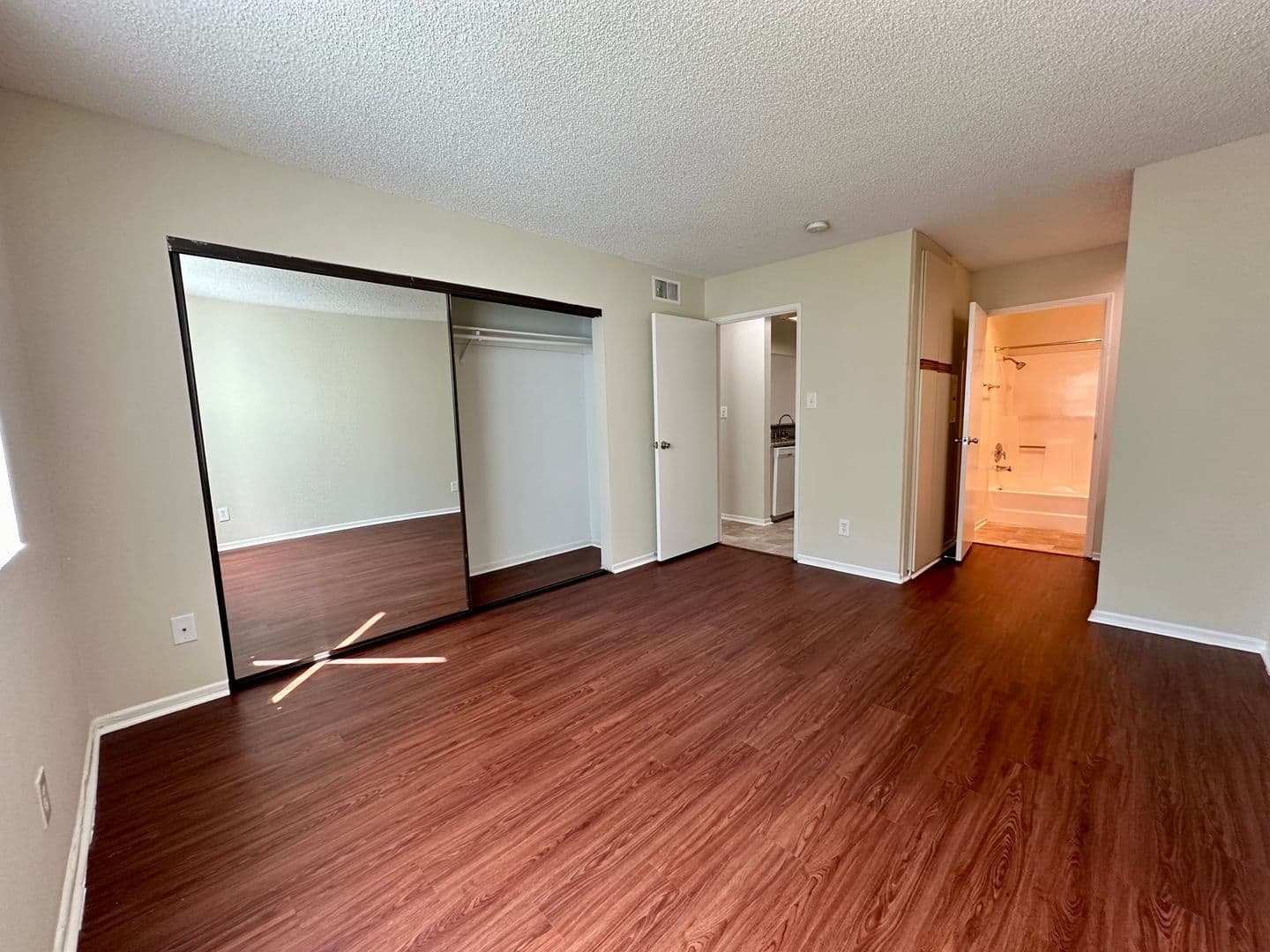 North Hollywood Apartment: 10822 Otsego Street