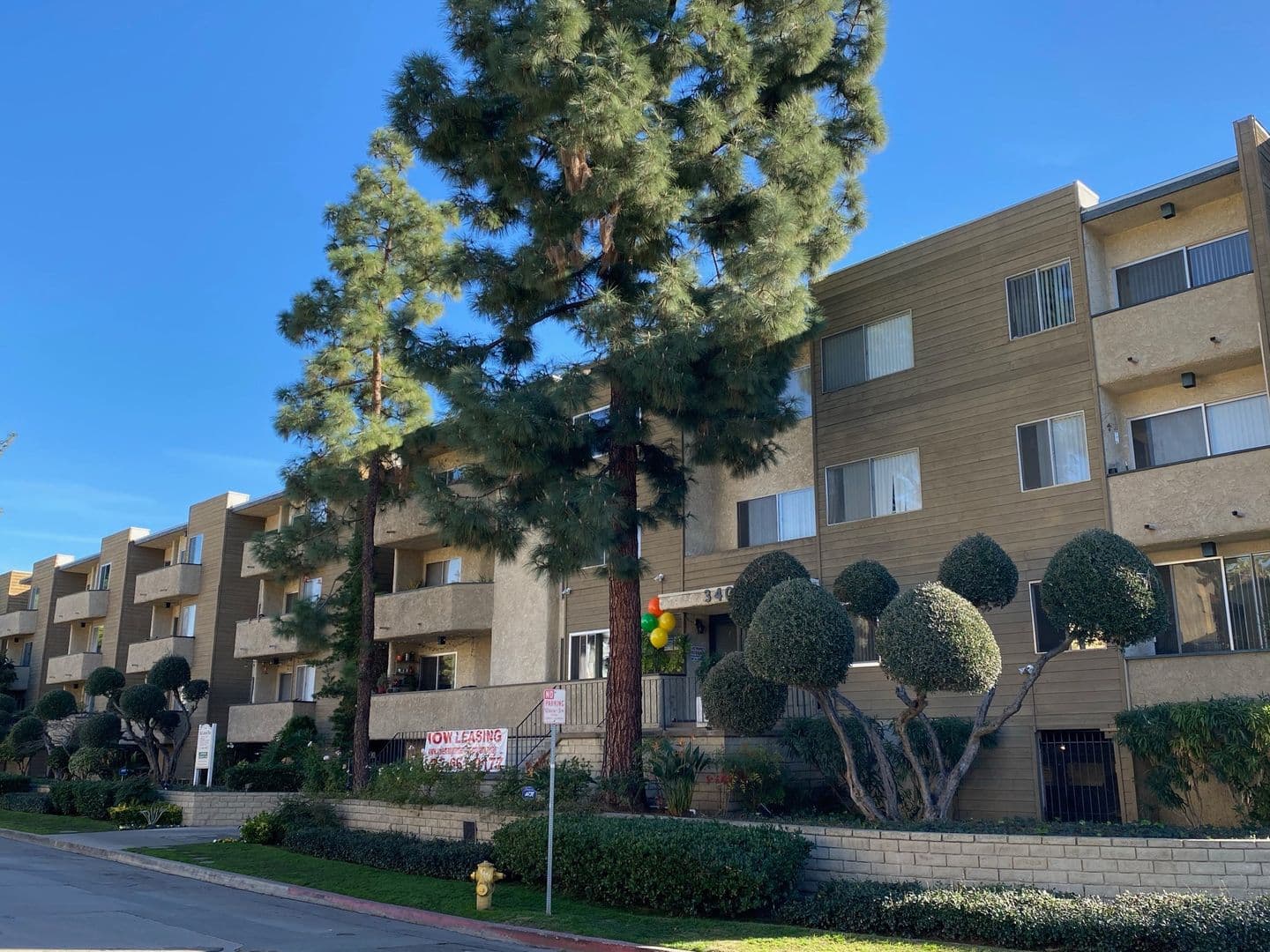 Los Angeles Apartment: 3400 Ben Lomond Place