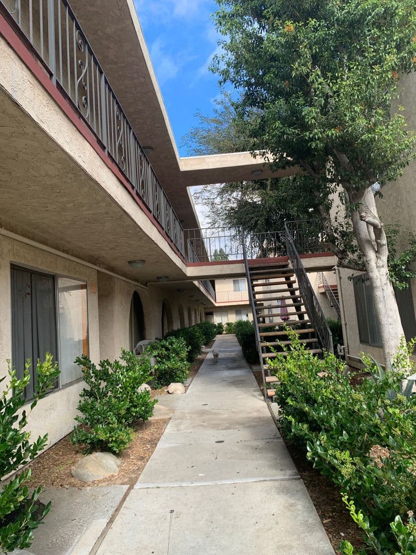 Canoga Park Apartment: 7909 Topanga Canyon Blvd