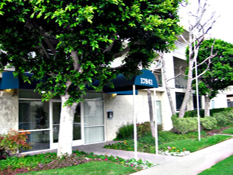 Northridge Apartment: 17841 Lassen Street