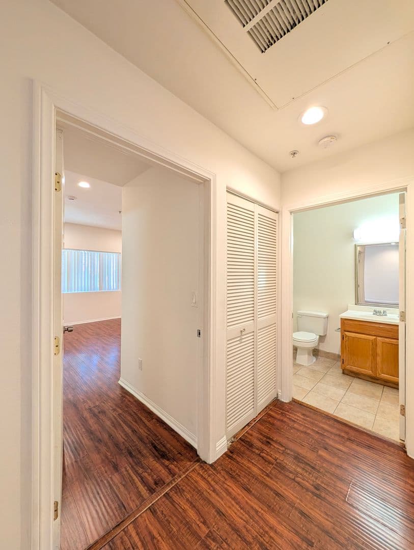 North Hollywood Apartment: 12740 Oxnard Street