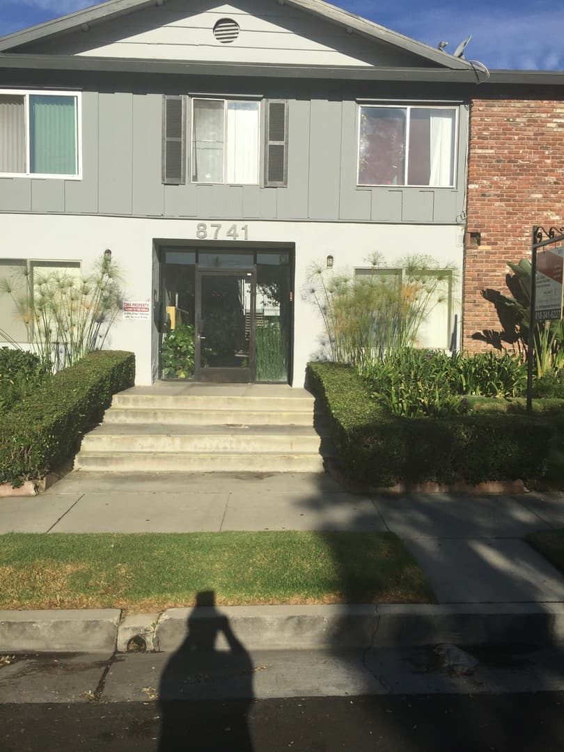Canoga Park Apartment: 8741 Owensmouth Avenue