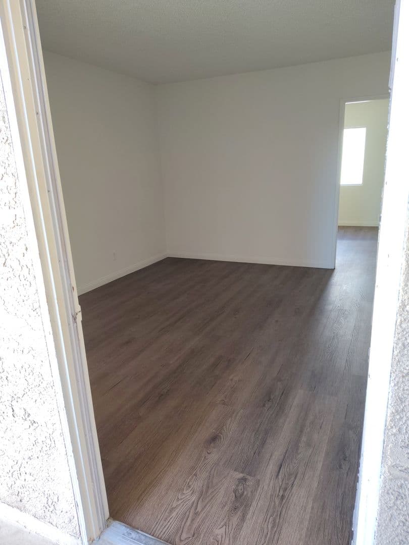 Reseda Apartment: 7521 & 7528 Canby Ave.