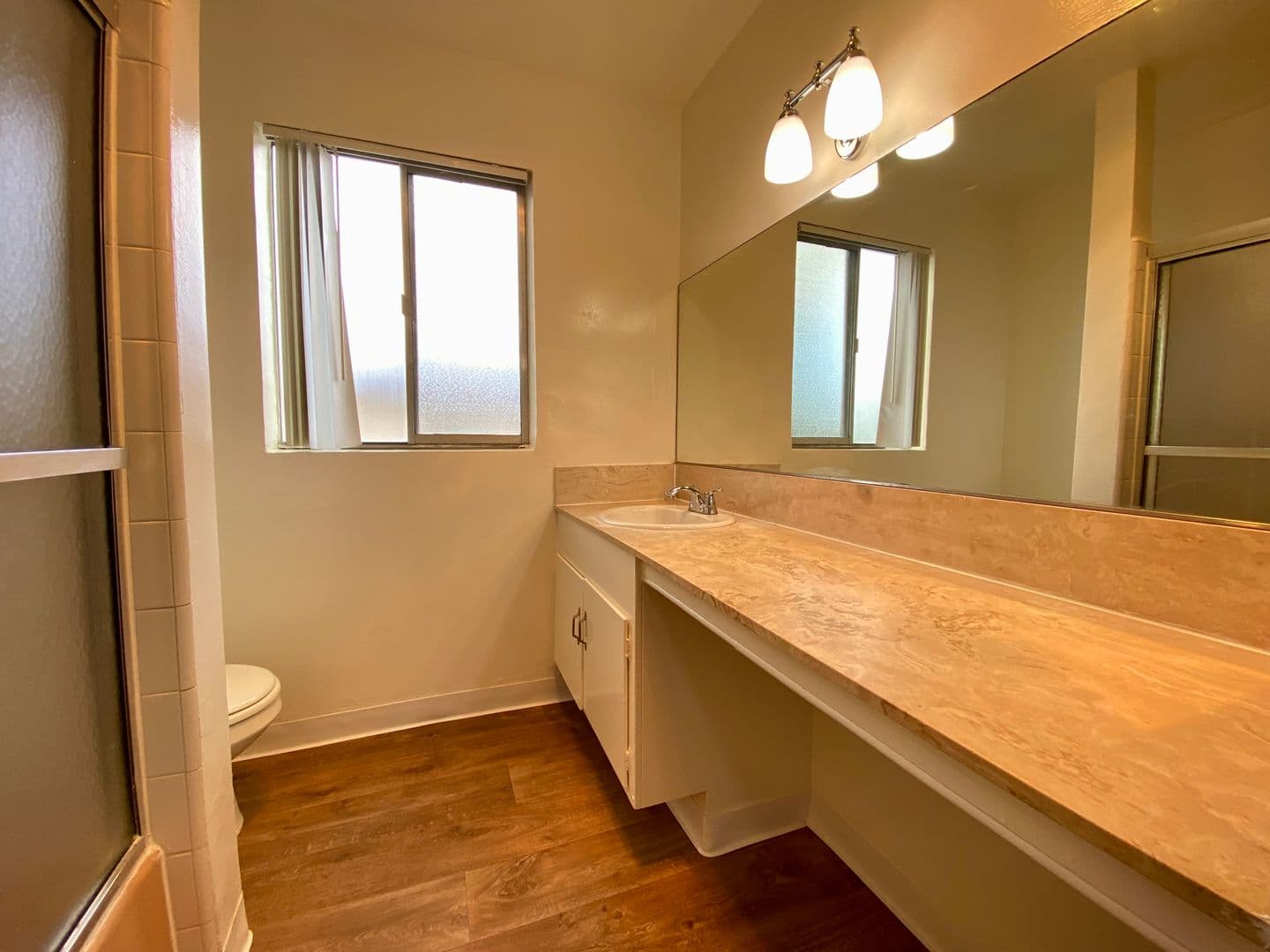 Northridge Apartment: 8830 Etiwanda Ave