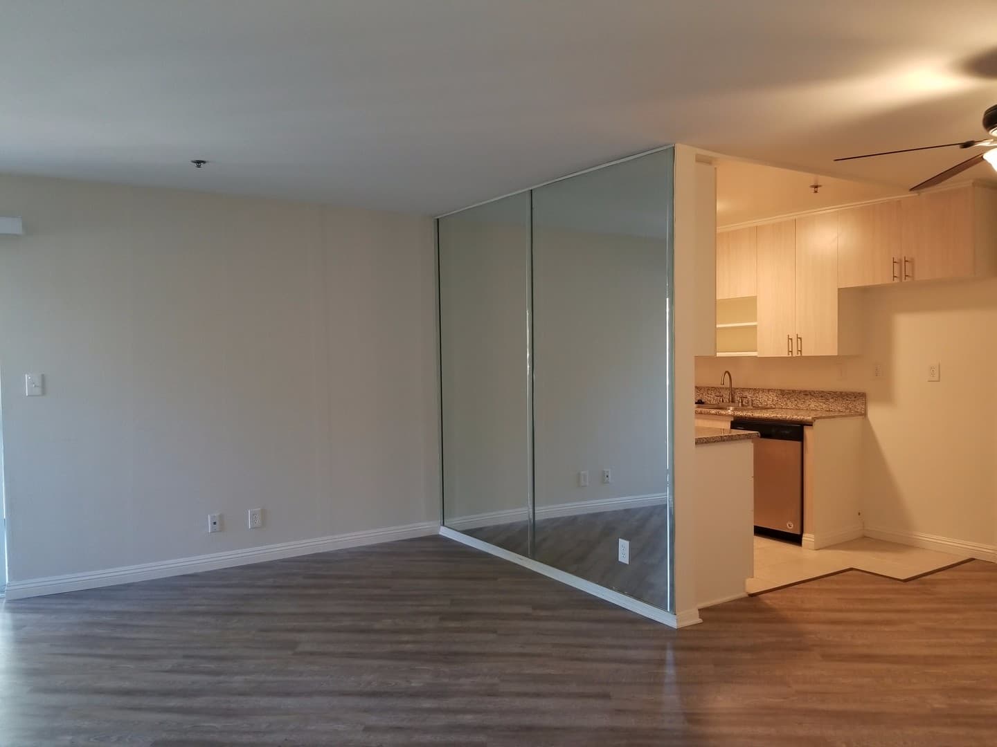 Tarzana Apartment: 5688 Etiwanda Ave