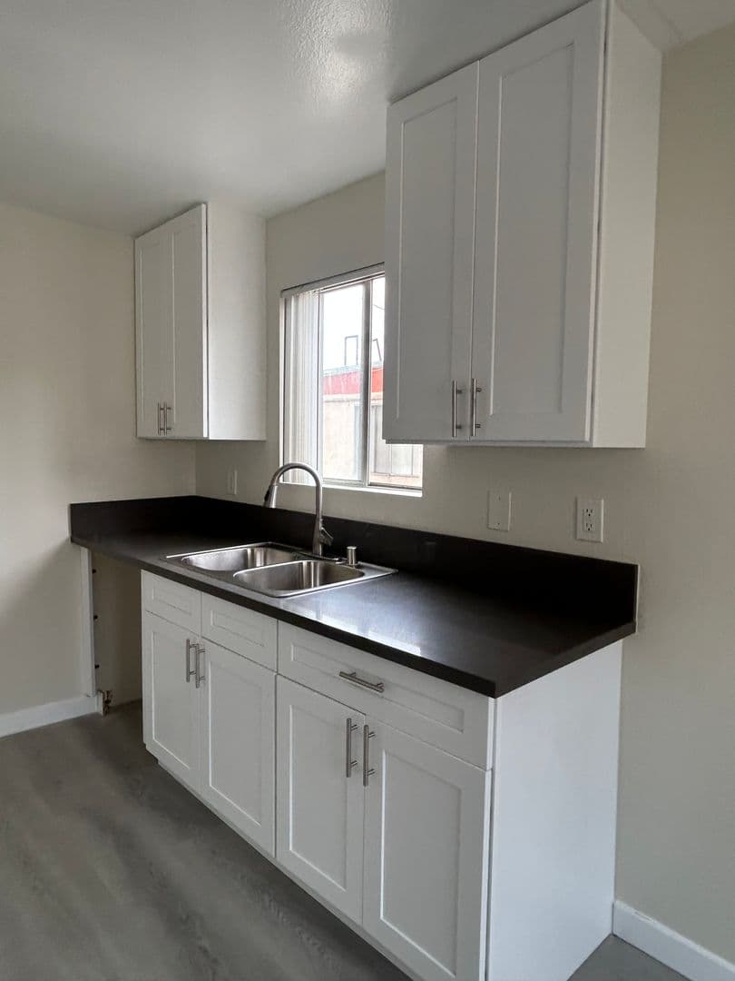 Tujunga Apartment: 10356 Commerce Ave.