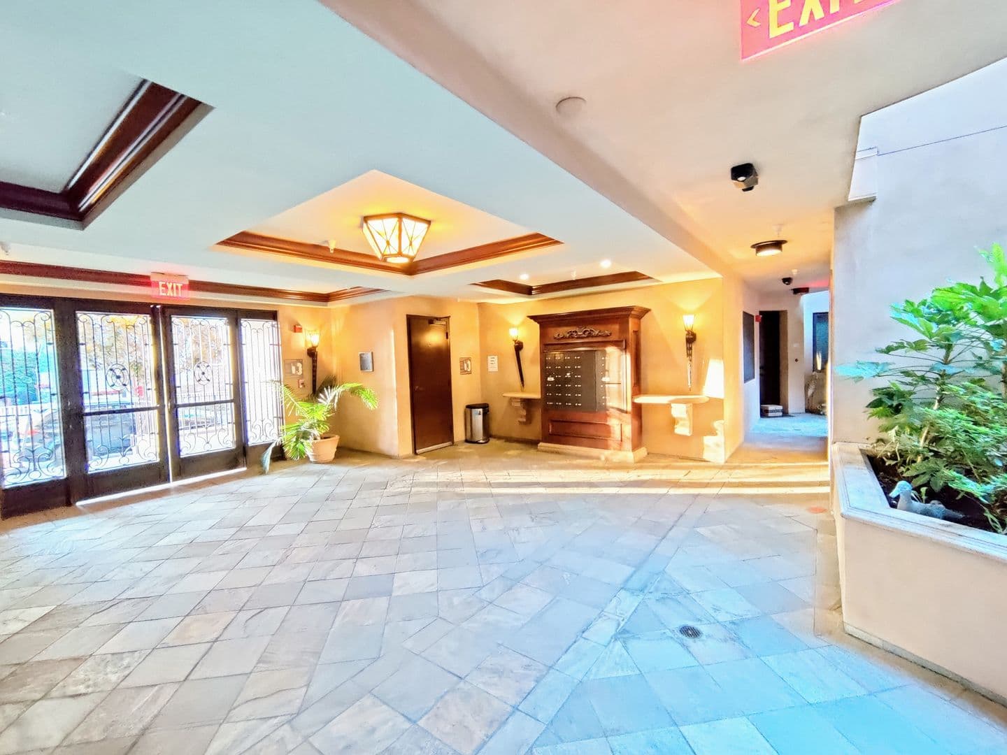 Studio City Apartment: 4350 Vantage Avenue