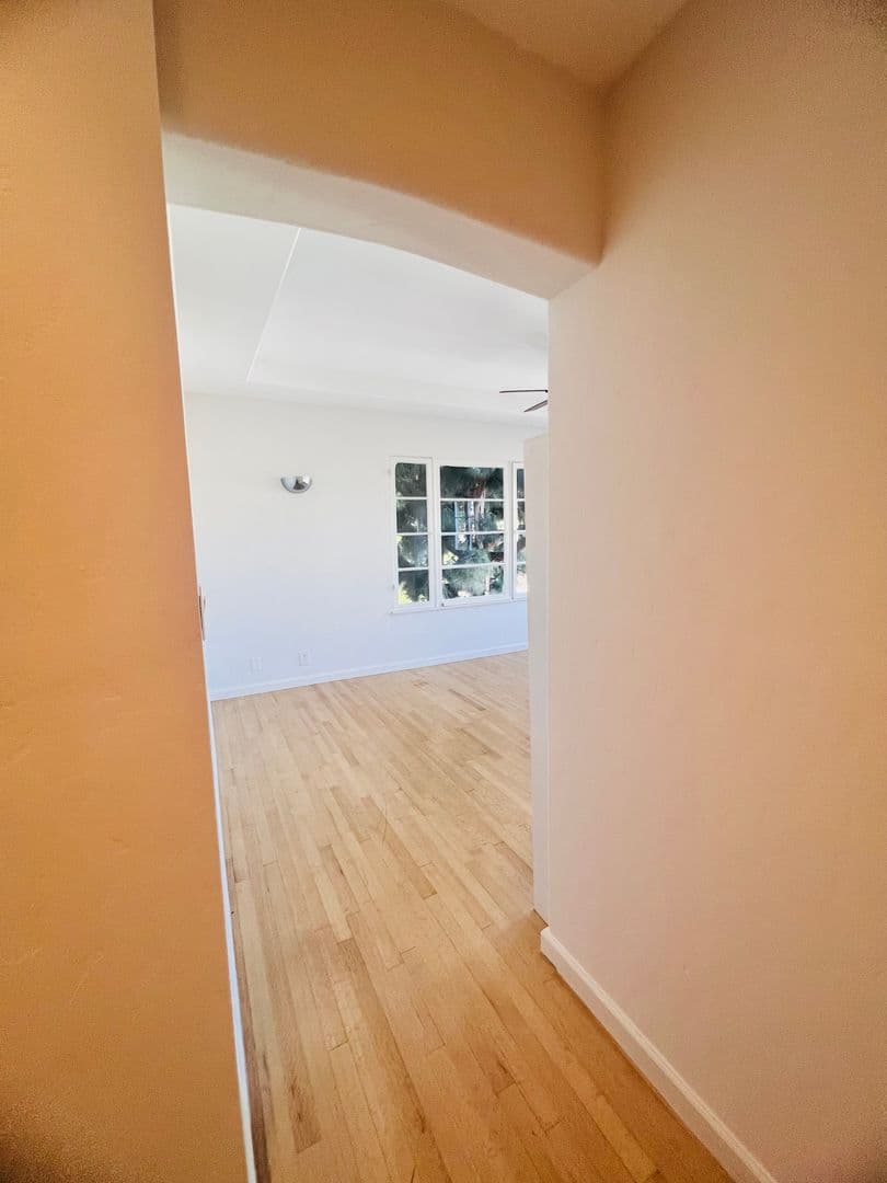 Los Angeles Apartment: 821 S. Wilton Place
