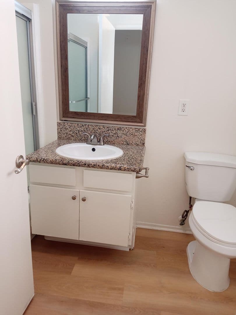 Canoga Park Apartment: 21445 Saticoy St.