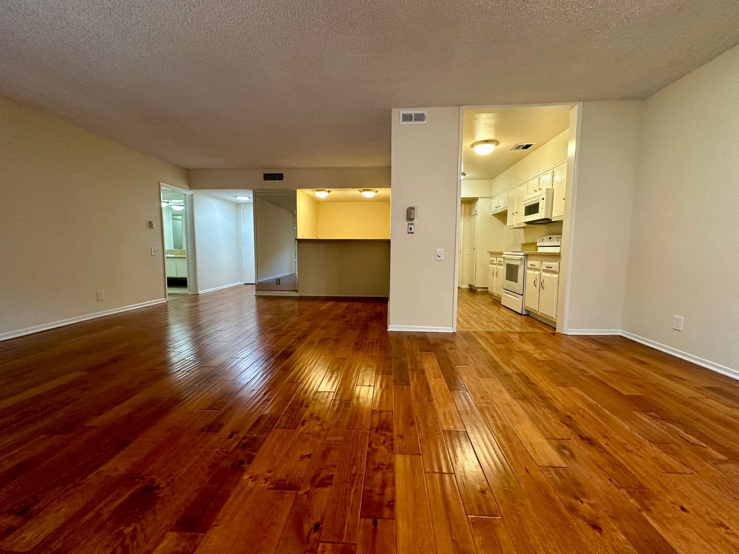 Sherman Oaks Apartment: 14400 Addison St.