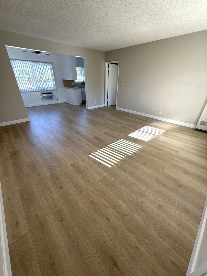 Winnetka Apartment: 20501 Vanowen Street