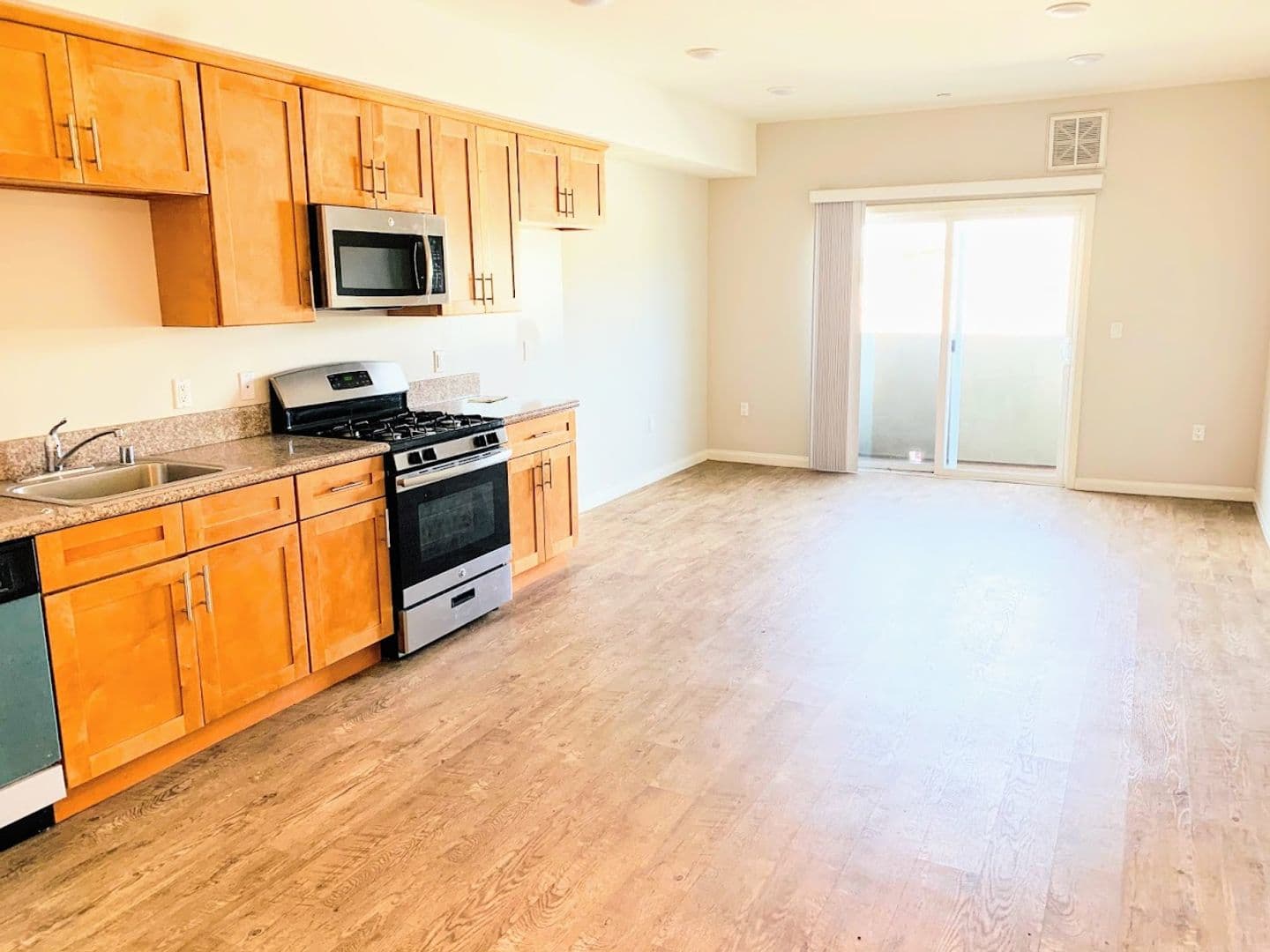 Van Nuys Apartment: 15313 Cabrito Rd