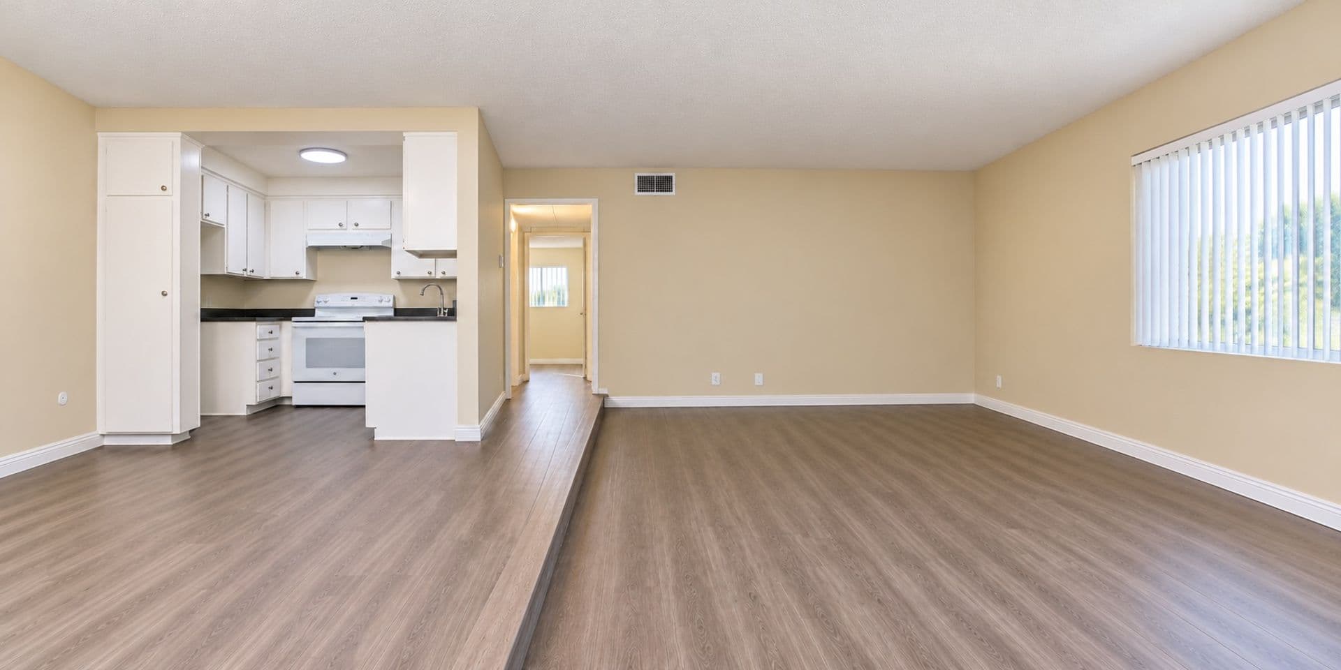 Van Nuys Apartment: 17339 Vanowen Street