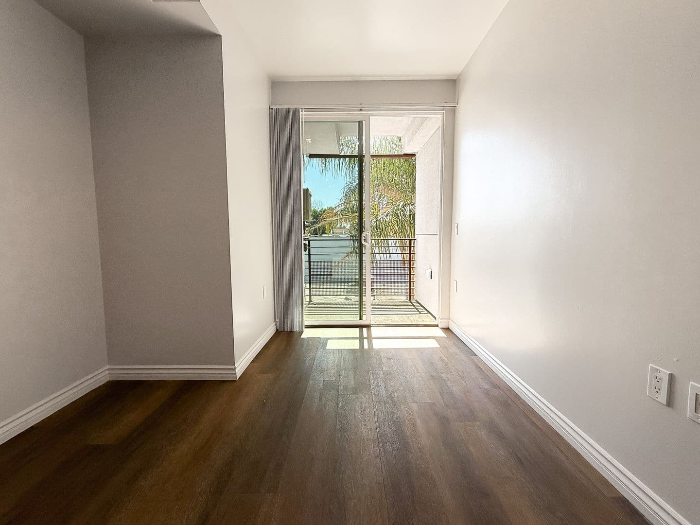 Reseda Apartment: 18711 Sherman Way