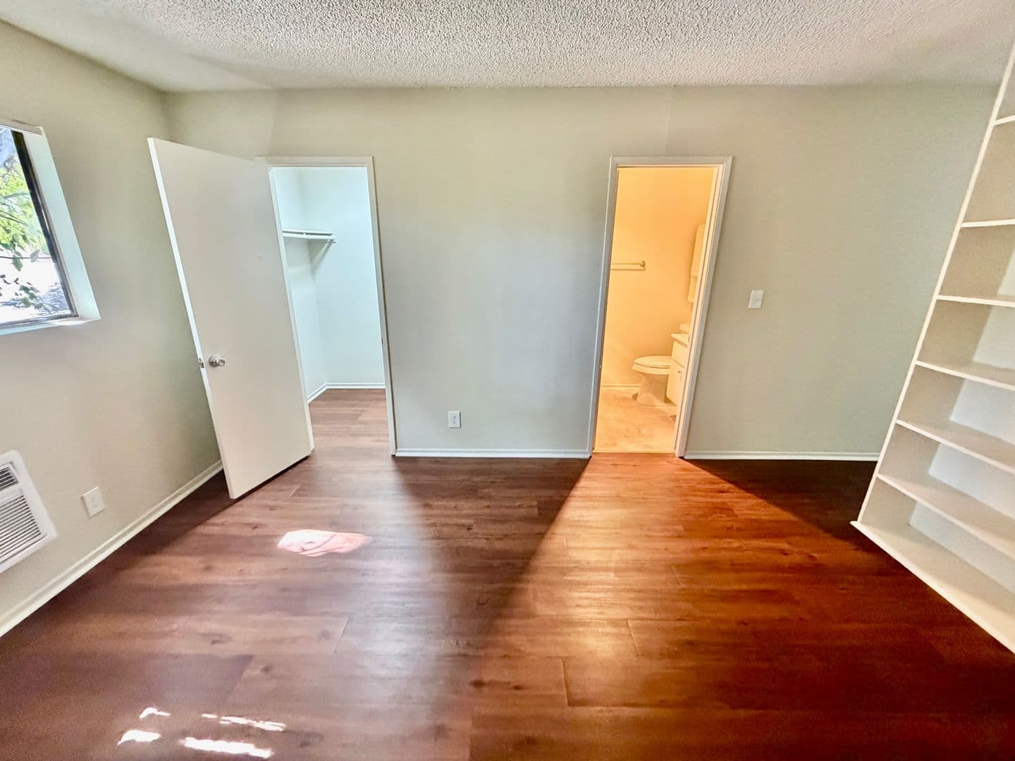 Canoga Park Apartment: 7052 Remmet Ave