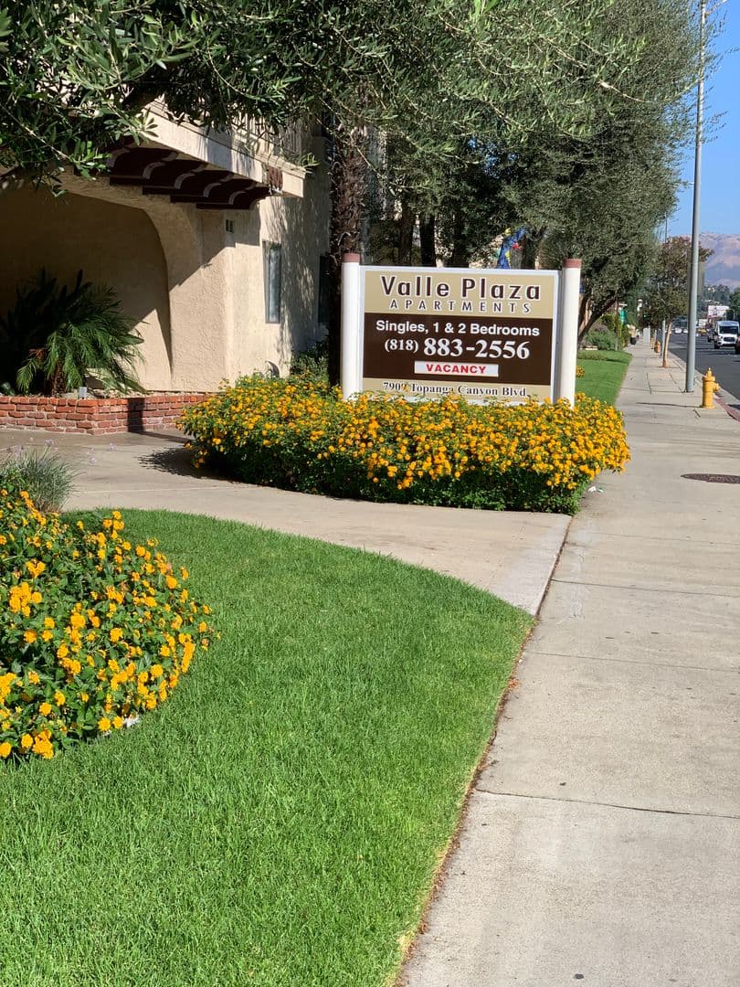 Canoga Park Apartment: 7909 Topanga Canyon Blvd