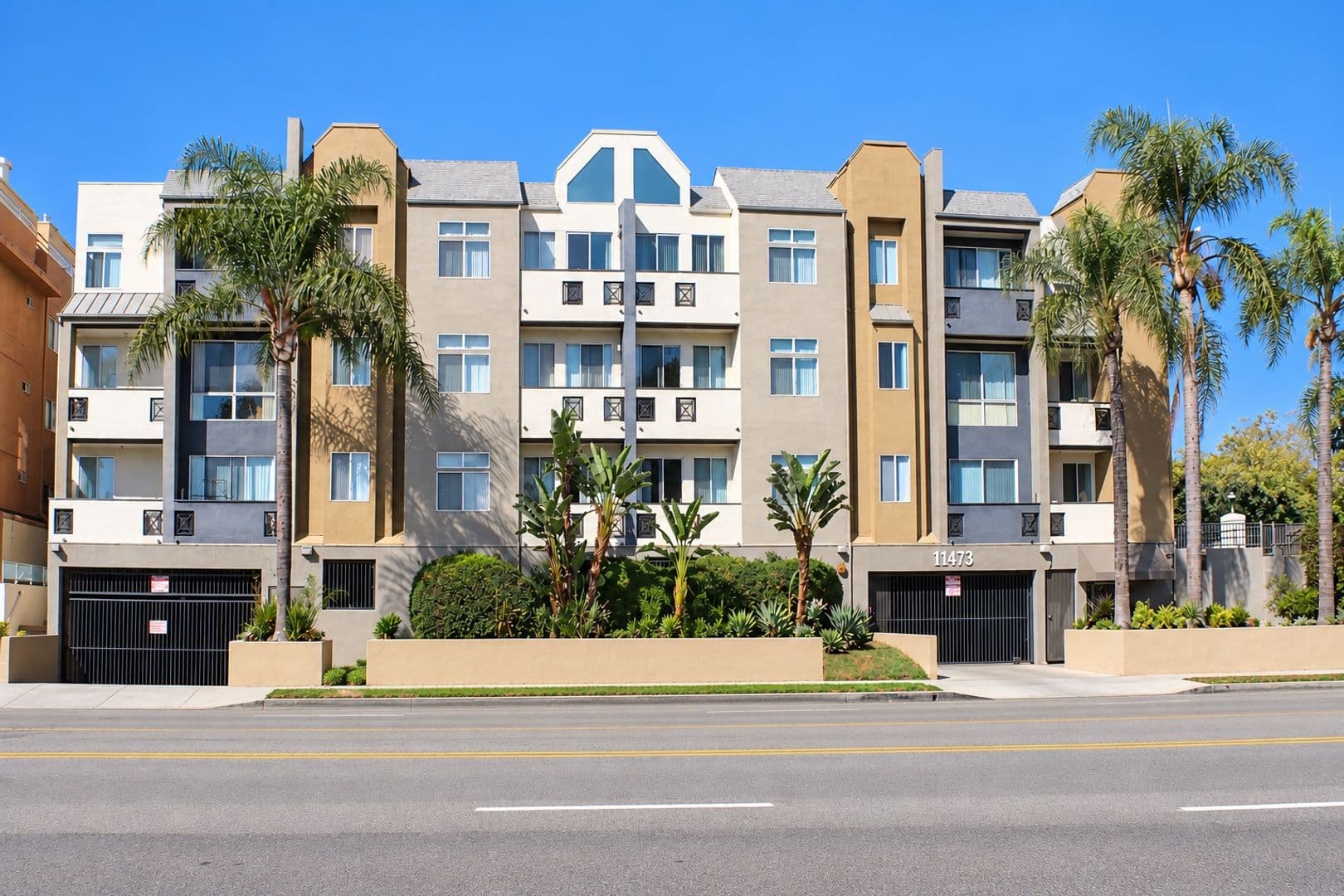 North Hollywood Apartment: 11473 Riverside Drive