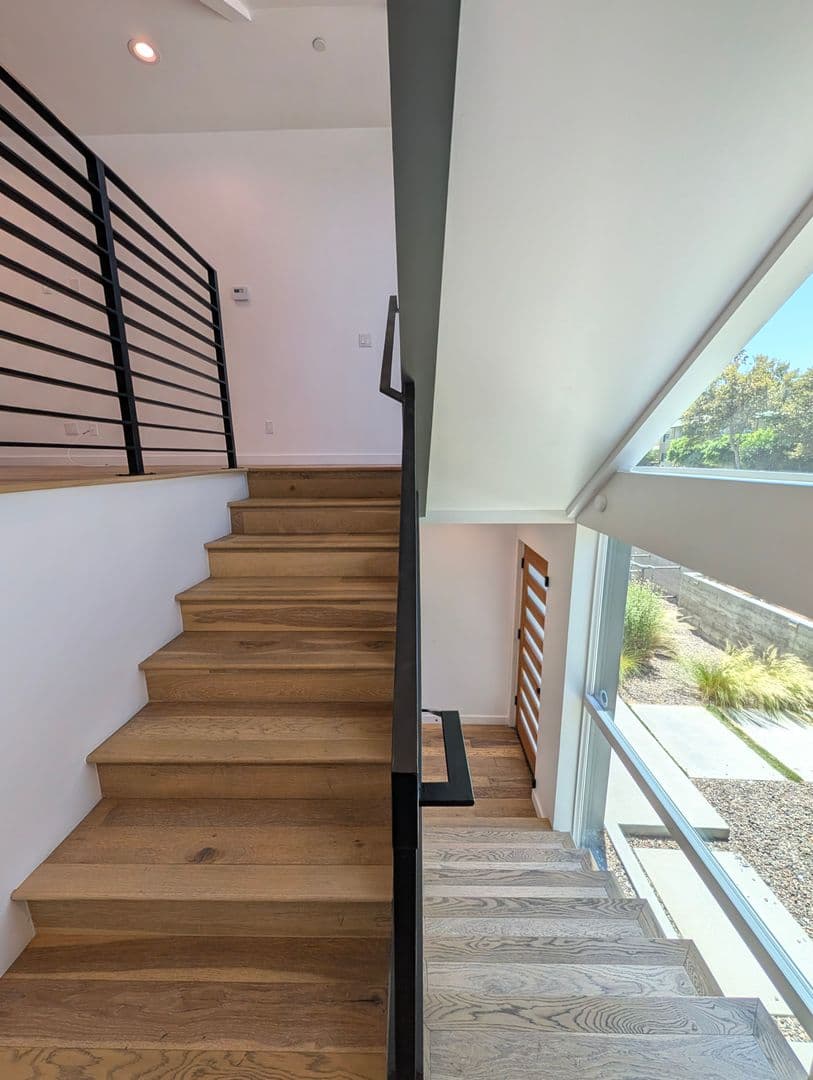 Studio City Apartment: 4260 Laurel Canyon Blvd.