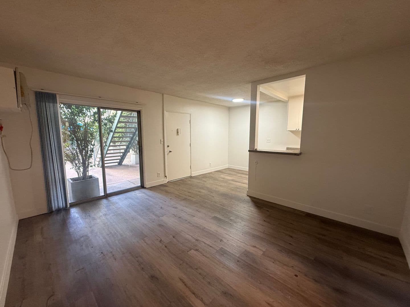 Los Angeles Apartment: 5832 Waring Ave
