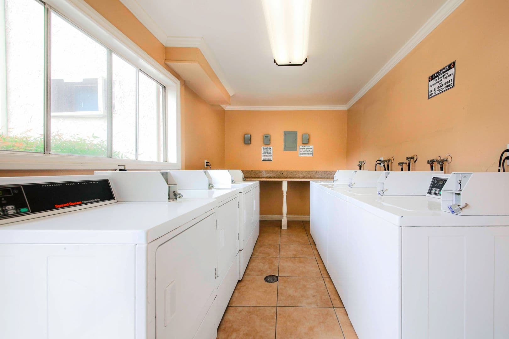 Tarzana Apartment: 18339-18347 Collins St