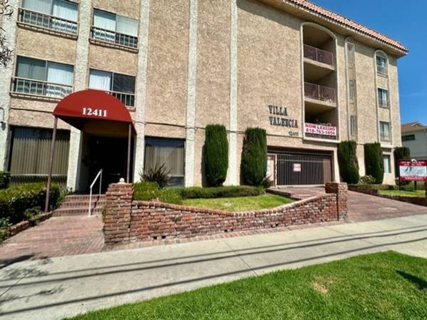 Valley Village Apartment: 12411 Magnolia Blvd