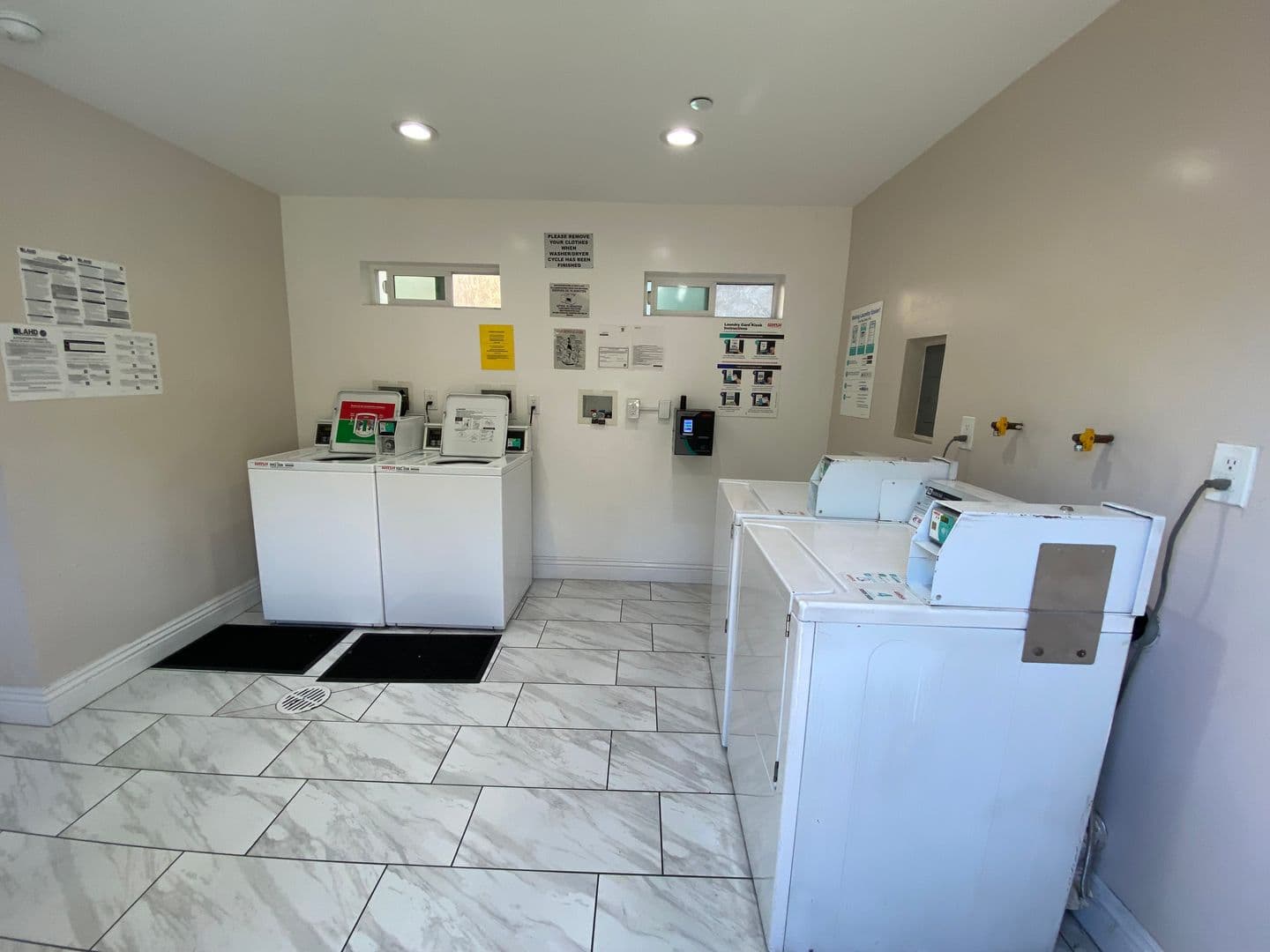 Tarzana Apartment: 5665 Reseda Blvd.
