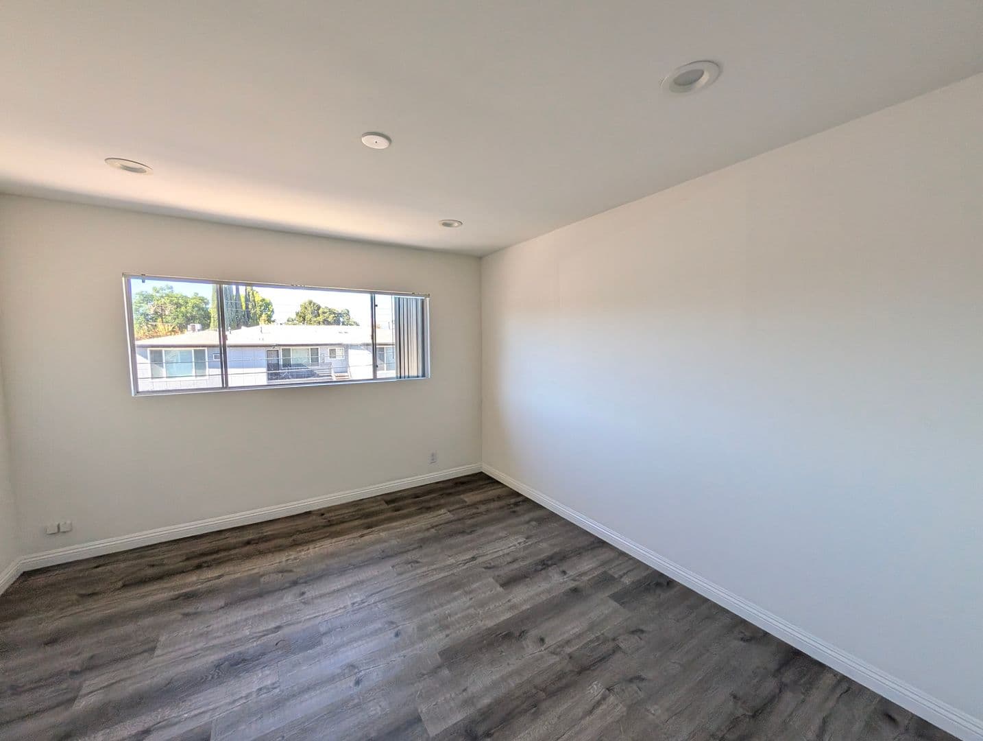 Sherman Oaks Apartment: 13535 Moorpark Street