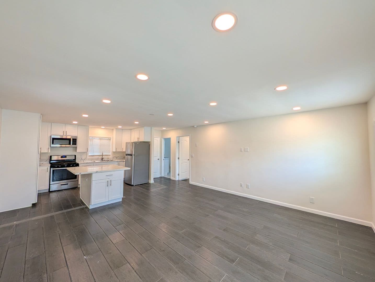 North Hollywood Apartment: 5207-5209 Cartwright Ave.