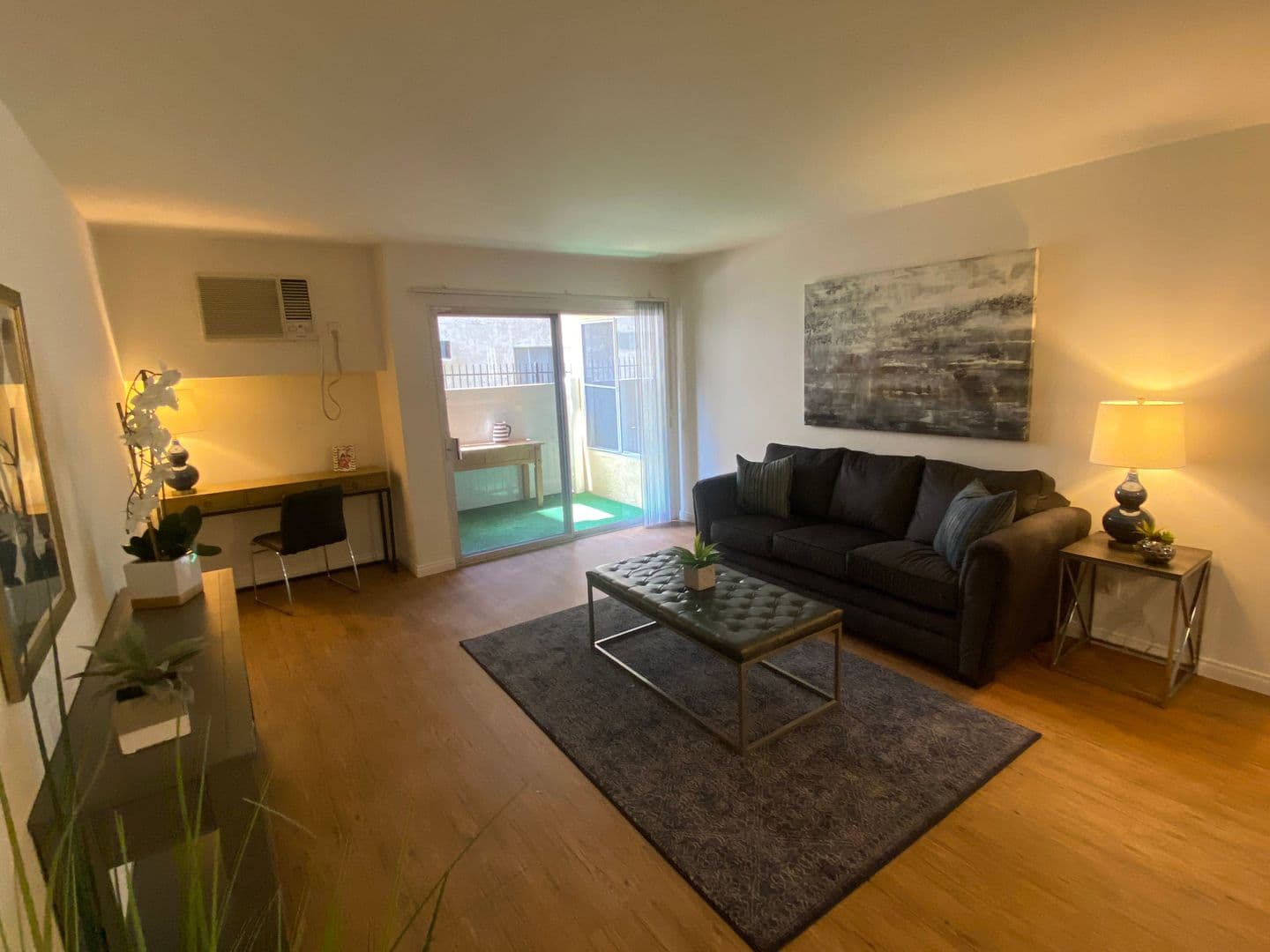 Tarzana Apartment: 18339-18347 Collins St