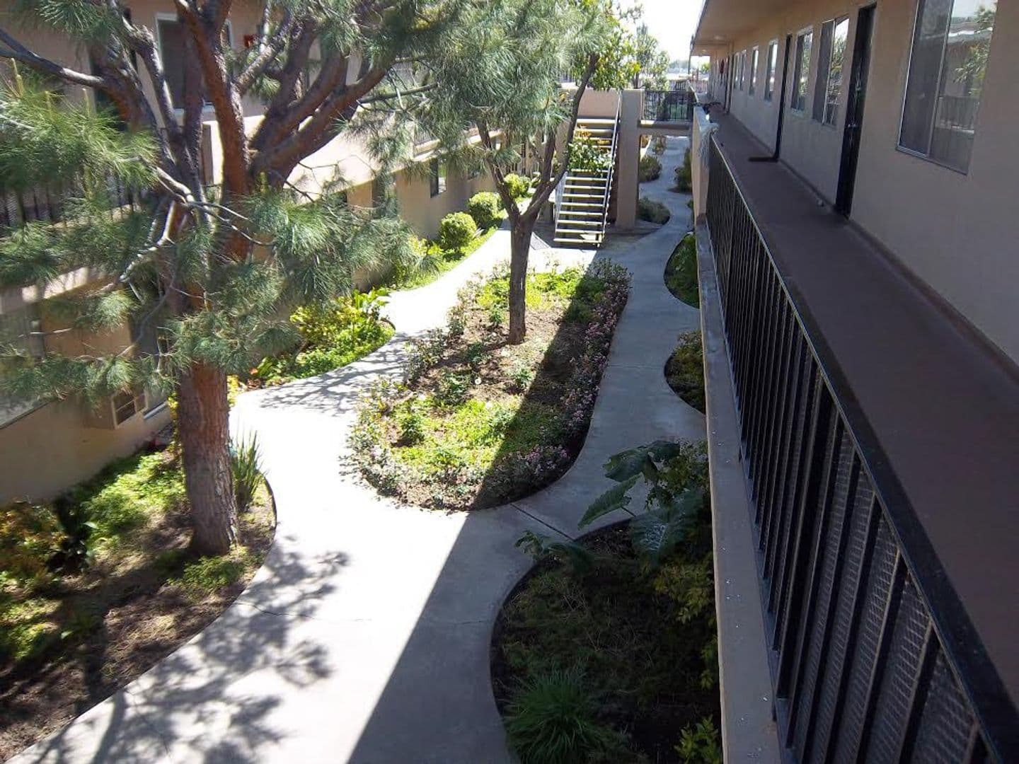 No. Hollywood Apartment: 7616 Fulton Avenue