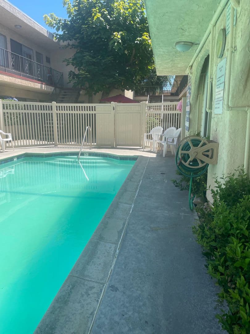 Canoga Park Apartment: 7909 Topanga Canyon Blvd