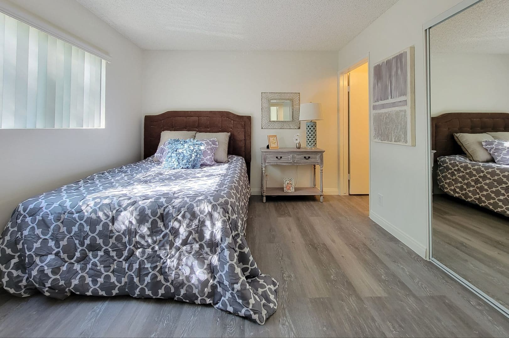 Northridge Apartment: 8808 Darby Ave.