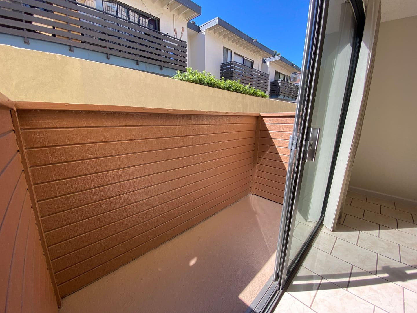 Tarzana Apartment: 5665 Reseda Blvd.