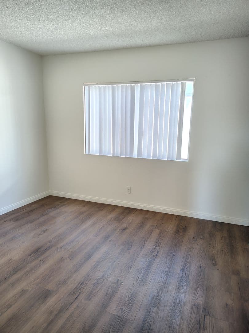 Reseda Apartment: 7521 & 7528 Canby Ave.