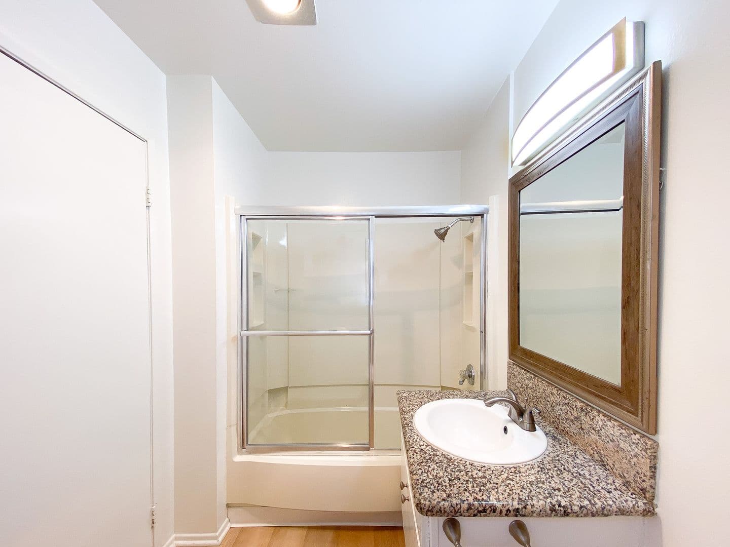 Canoga Park Apartment: 21445 Saticoy St.