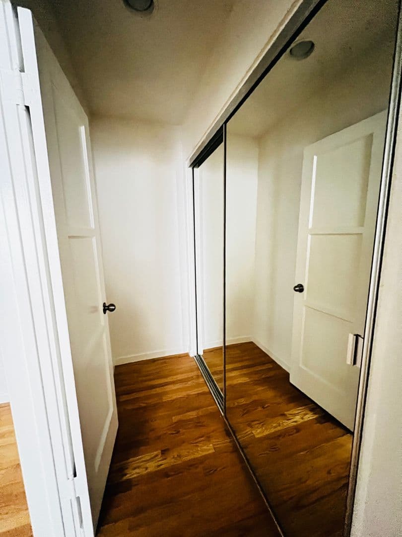 Los Angeles Apartment: 821 S. Wilton Place