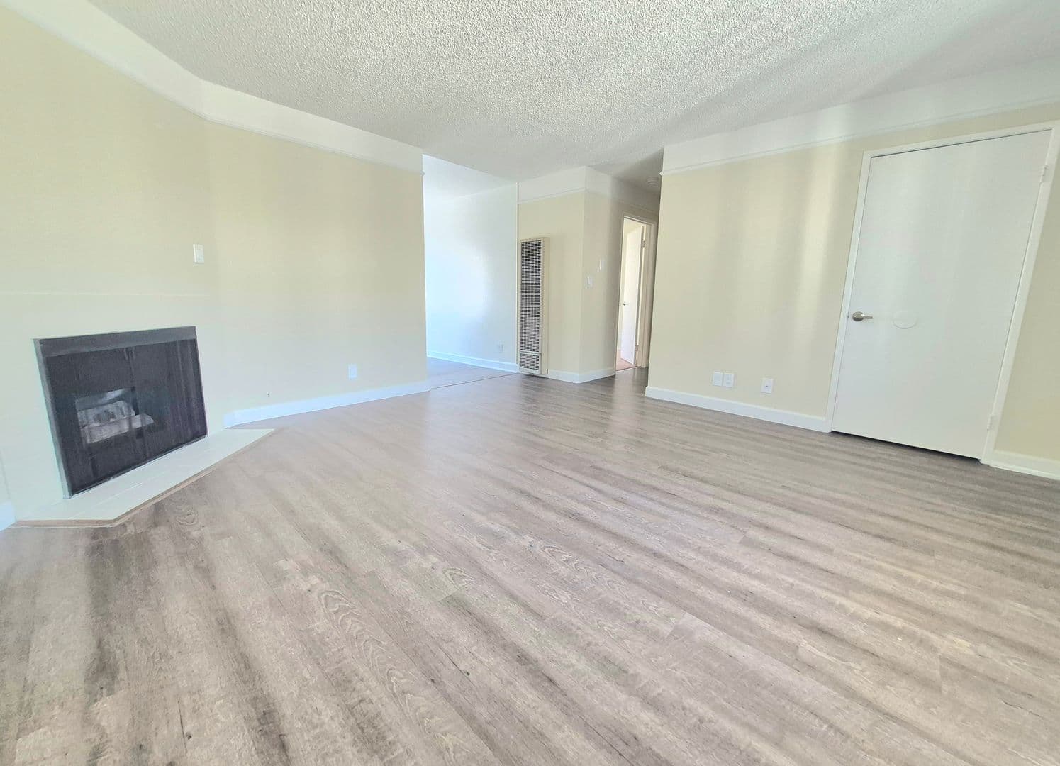 Northridge Apartment: 17841 Lassen Street