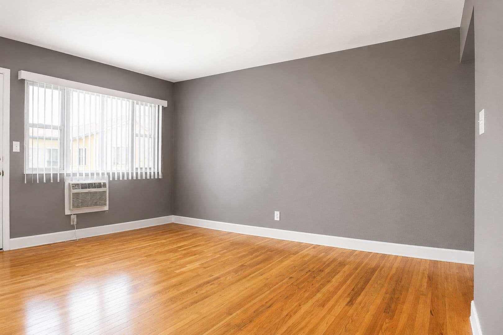 North Hollywood Apartment: 6859-6865 Fulton Ave.