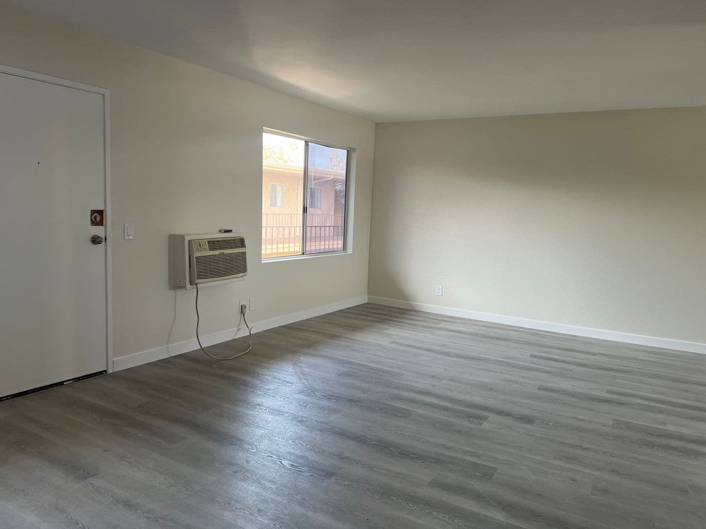 North Hills Apartment: 8545 Columbus Ave.