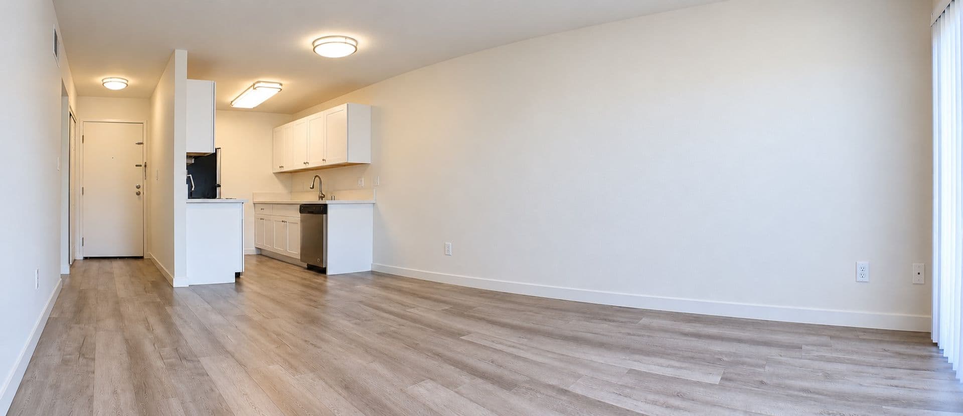 Van Nuys Apartment: 6205 Woodman Avenue