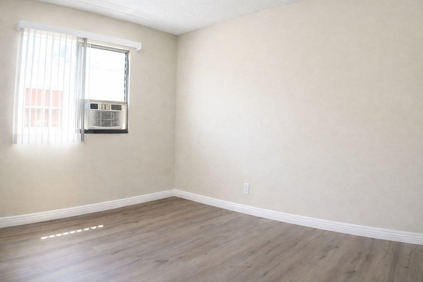 North Hollywood Apartment: 6859-6865 Fulton Ave.