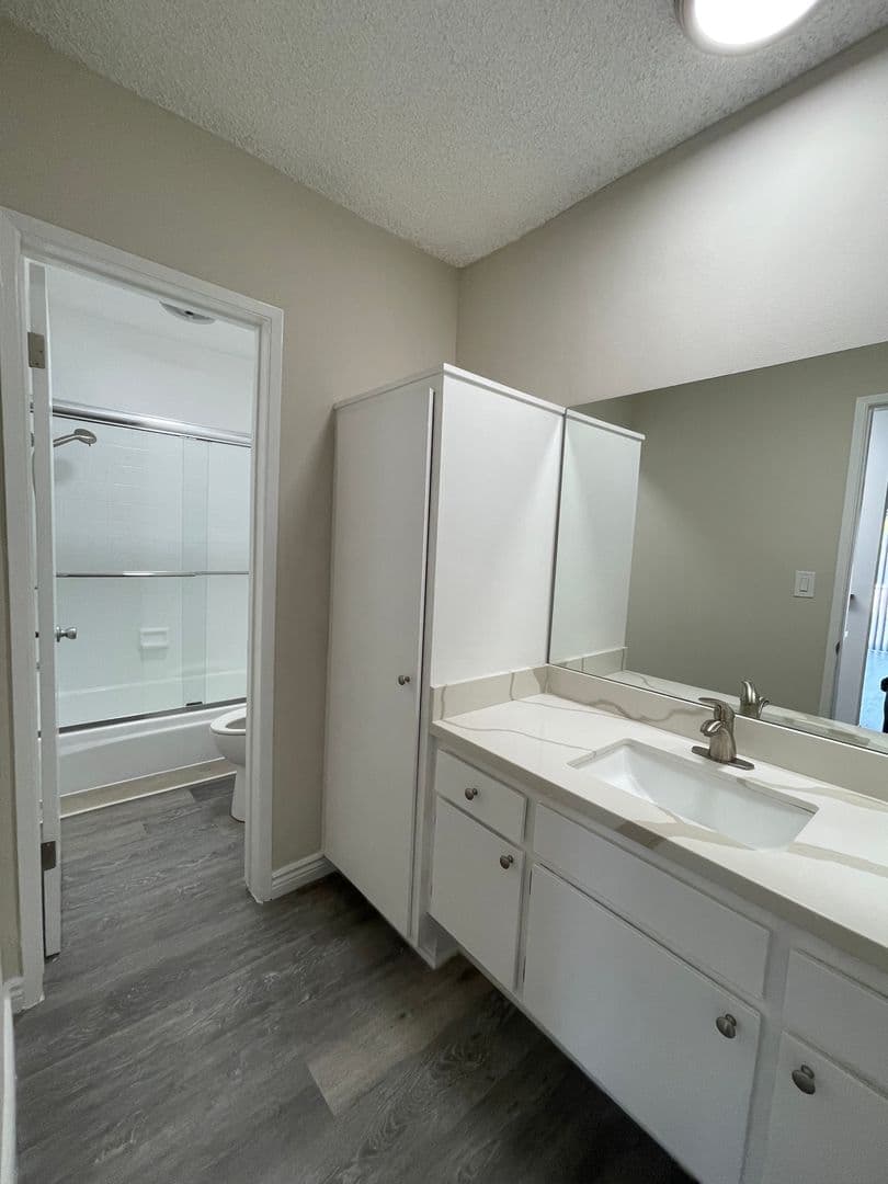 Canoga Park Apartment: 7909 Topanga Canyon Blvd