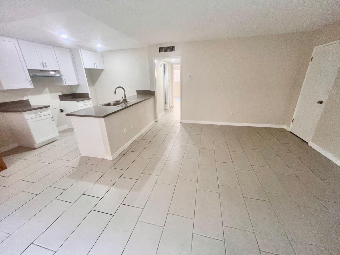 North Hills Apartment: 8533 Columbus Ave.