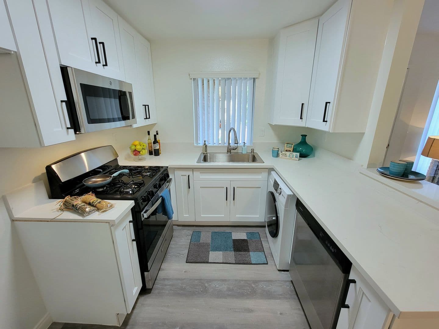 Northridge Apartment: 8808 Darby Ave.